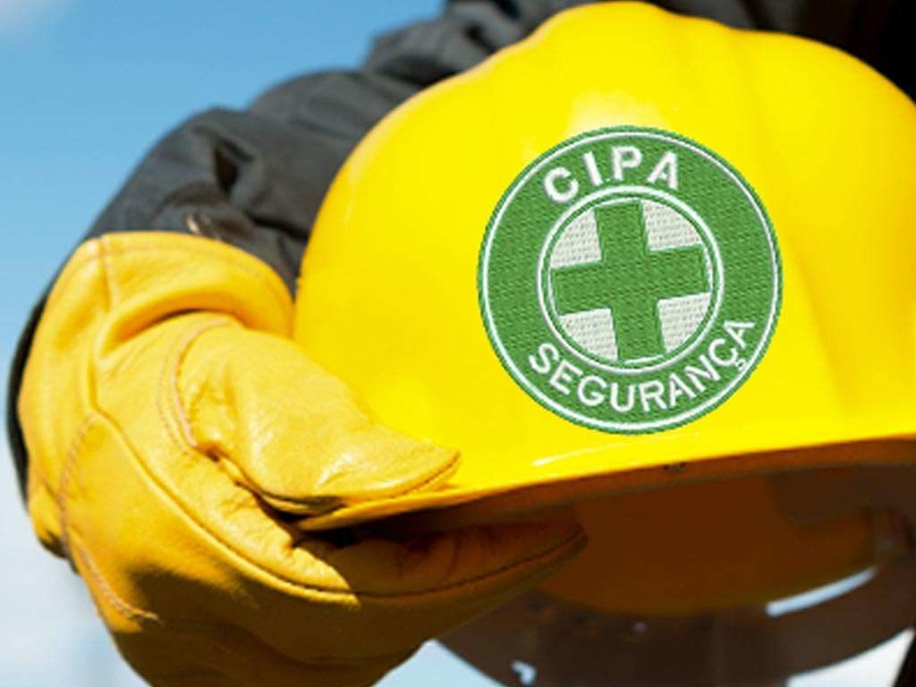 CIPA: Capacete do responsável representante da Comissão Interna de Prevenção de Acidentes.